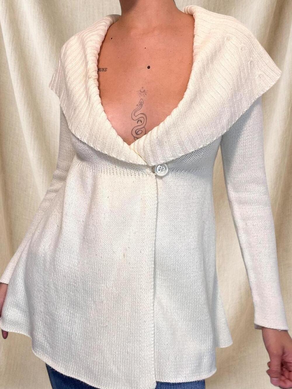 Y2K cream knit cardigan with cute collar and button detail